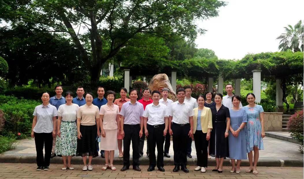 广东省老干部大学、广州中医药大学联合召开校际合作交流暨教师节座谈会-封面.jpg
